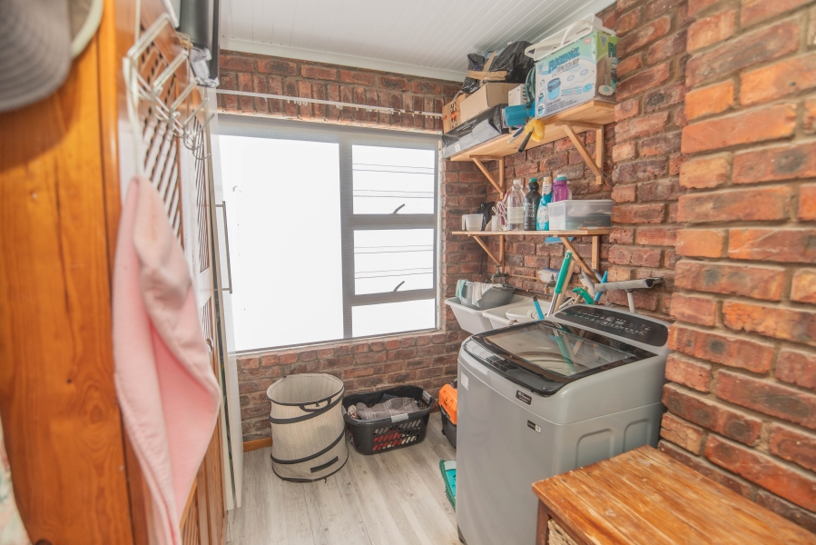 4 Bedroom Property for Sale in Clarendon Marine Eastern Cape